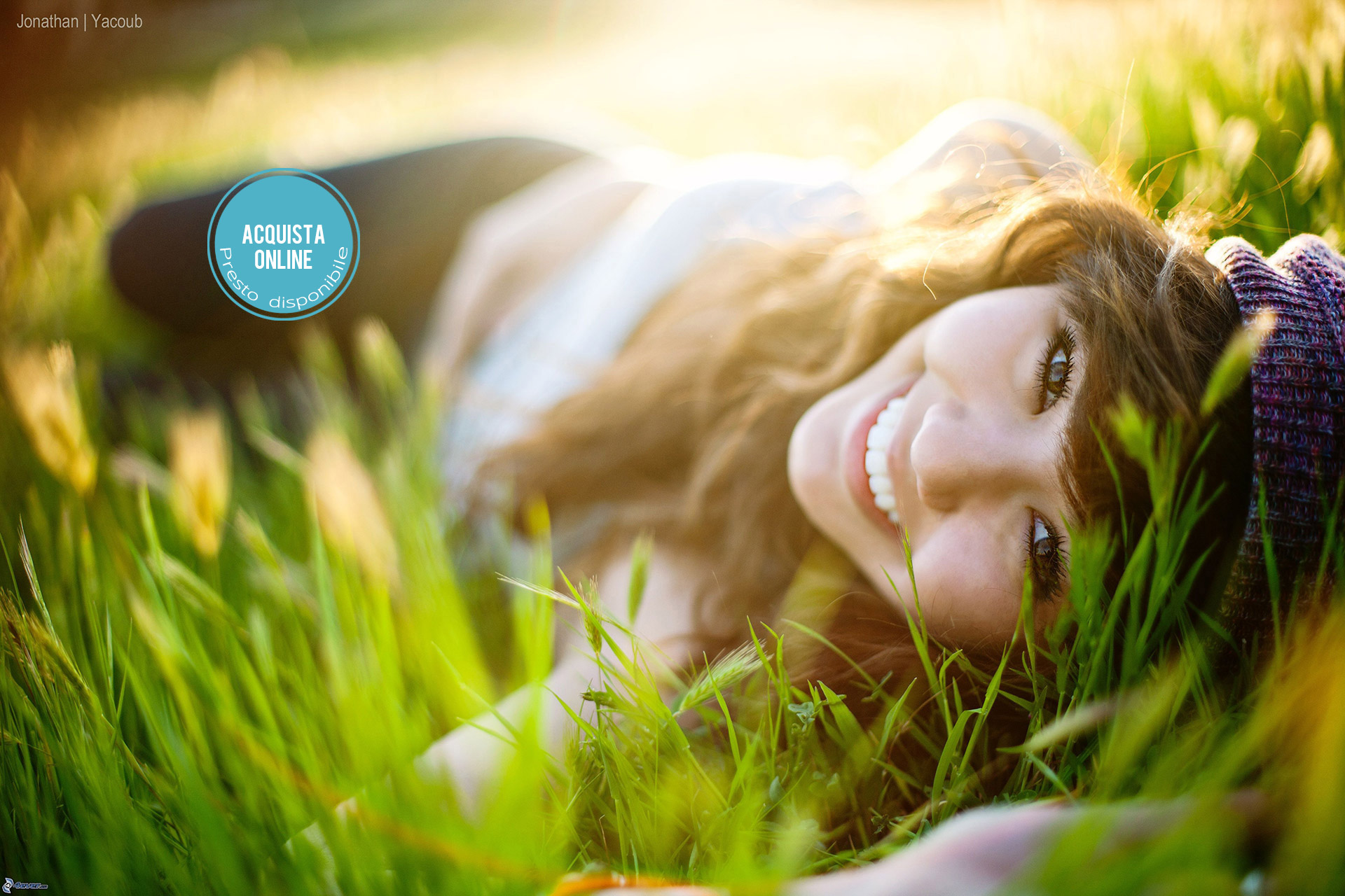 ragazza-in-erba-felicita-bruna